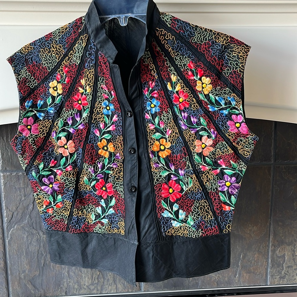 Embroidered floral sleeveless top
